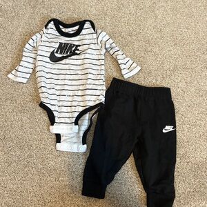 Nike baby outfit set 6 months black white stripes sporty activewear
